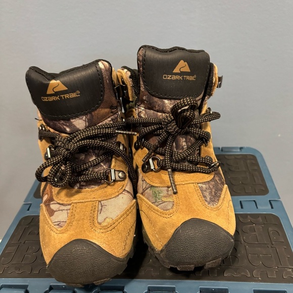 Ozark Trail YTH Kids' Tan and Black Outdoor Boots. - Picture 1 of 5